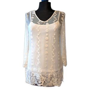 Lyn Evans Lace Mesh Embroidered Top with Cami, size M